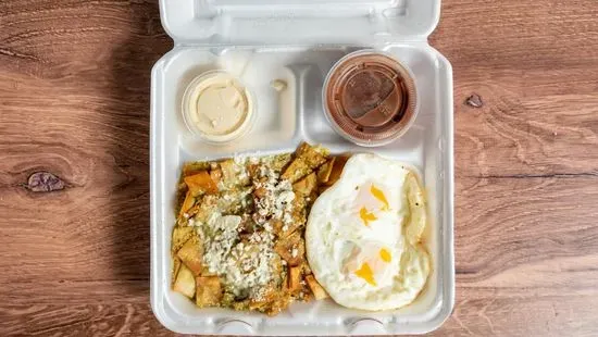 Chilaquiles con Huevo / Chilaquiles with Egg