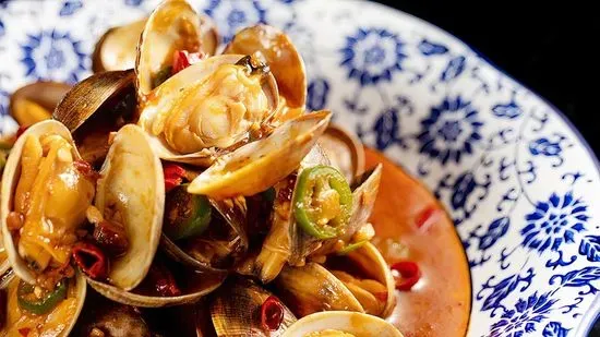 Basil Clams/ Spicy Clams 九層塔焗蛤蜊/麻辣炒花甲