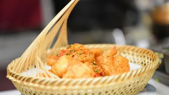 Crispy Garlic Flavor Prawns 避風塘蝦球