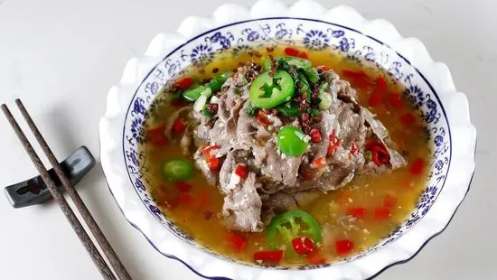 Spicy Beef with Peppercorns in Clear Broth 椒麻肥牛