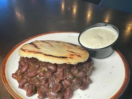 AREPA CARAOTAS (BLACK BEANS)