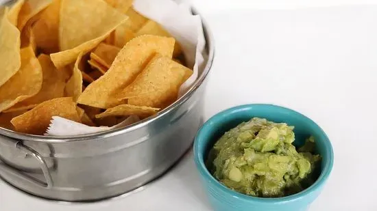 Guacomole & Chips (8oz)