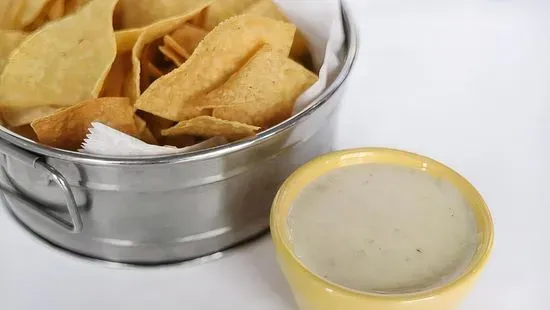 Queso & Chips (8oz)