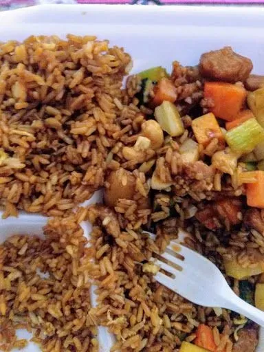 C21. Cashew Chicken
