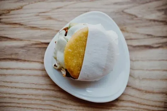 CARNE MECHADA AREPA Brisket