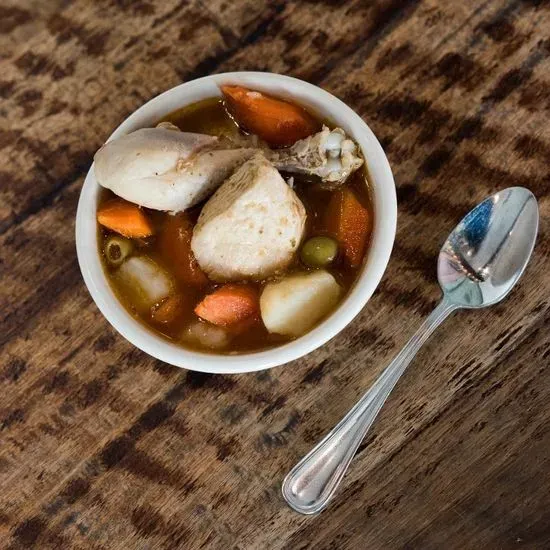 Caldo de Pollo con Fideos