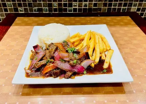 Bictec Encebollado Arroz Y Papas Fritas / Steak With Onions Rice And French Fries