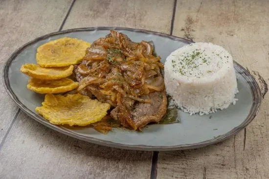 Carne Encebollada / Onion steak