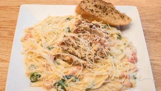 Traditional Fettuccine Alfredo