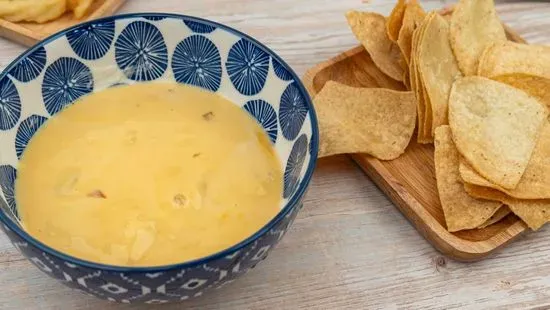 Large Chili Con Queso