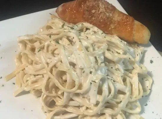 Kids Fettuccine Alfredo*