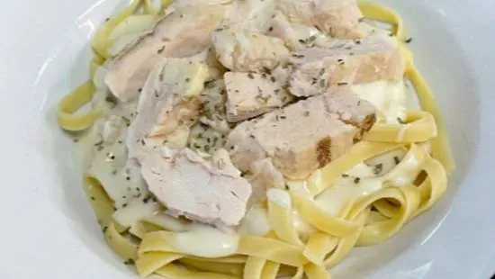 Fettuccine Alfredo / Chicken Regular