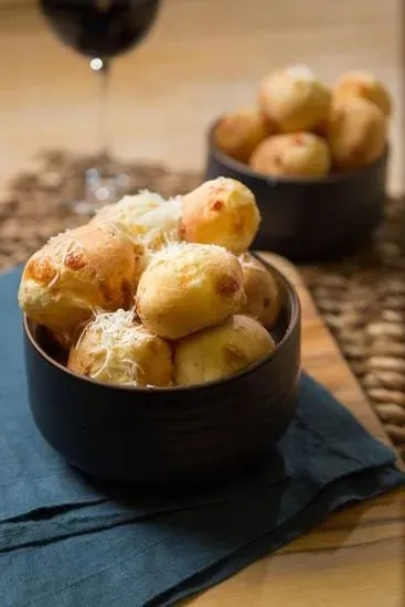 Pao de Queijo (1/2 dozen)