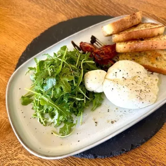 Burrata salad