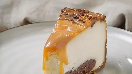 Cheesecake - Colossal Caramel Fudge