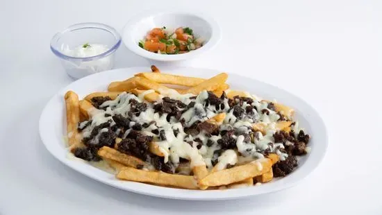 papas fritas con carne asada