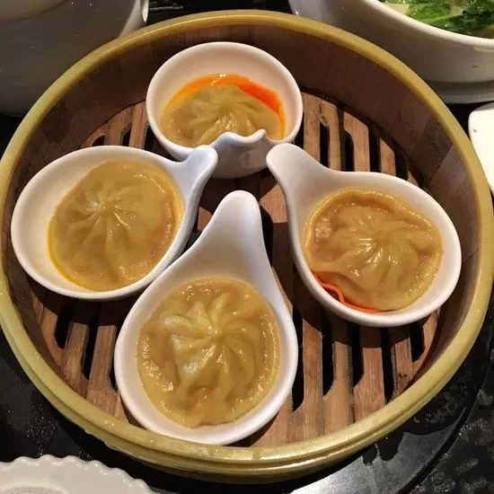 Crab Roe Xiao Long Bao 蟹粉小籠包 (4)