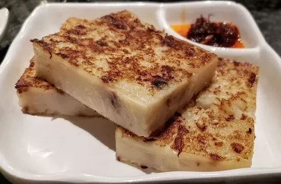 Pan-Seared Daikon Cake XO煎蘿蔔糕 (3)