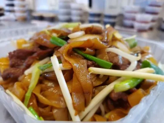 Beef Chow Fun 炒牛河粉