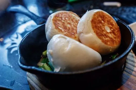 Pan-Seared Black Pepper Waygu Beef Bao 香煎黑椒和牛包 (3)