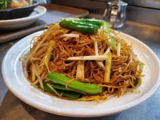 Soy Sauce Stir-Fried Noodles 豉油皇炒麵