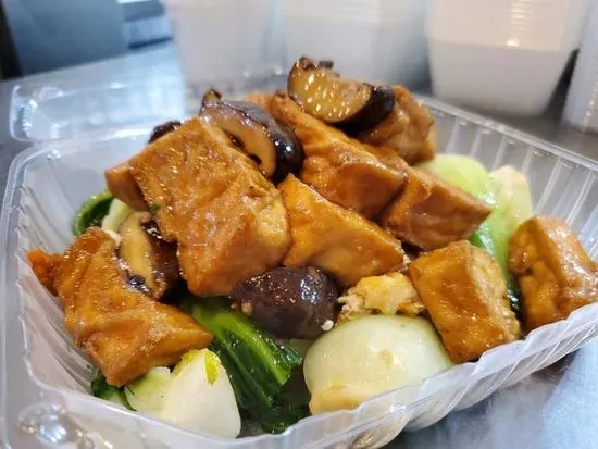 Braised Tofu with Green 紅燒豆腐