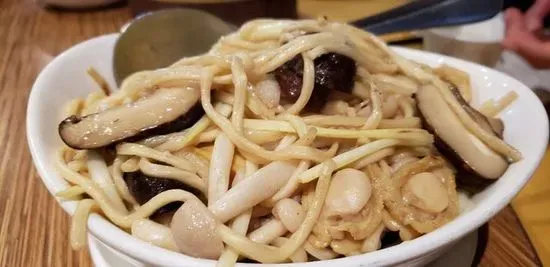 Mixed Mushroom Abalone E-Fu noodles 什菌鮑魚幹燒伊麵