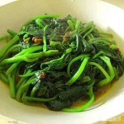 Stir-Fry Water Spinach with Bean Curd 椒絲腐乳炒通菜