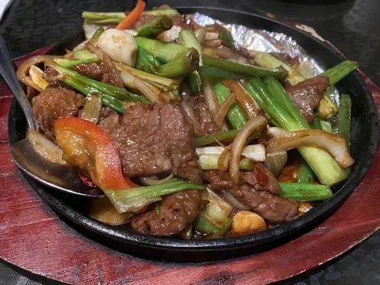 Sautéed Mongolian Beef (Spicy) 香辣蒙古牛肉