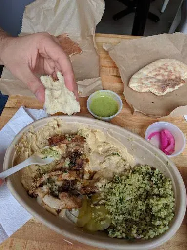 Large Hummus & Two Pitas