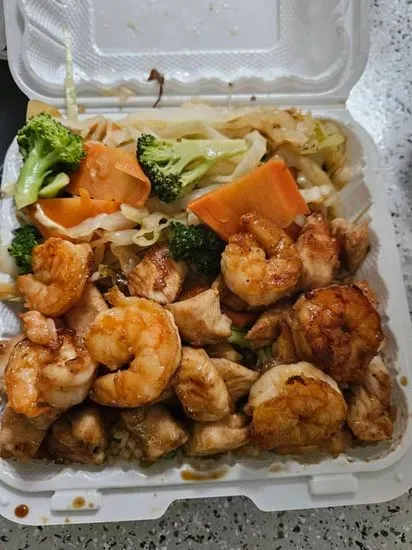 R4. Chicken and Shrimp Hibachi