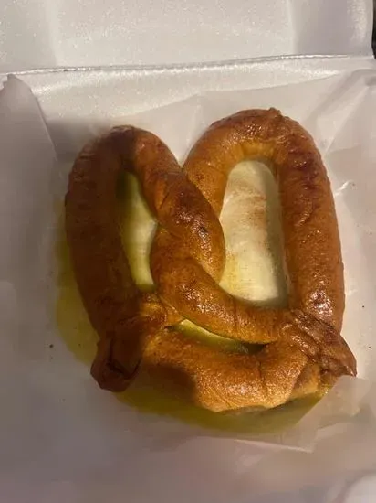 Jumbo Cinnamon Pretzel