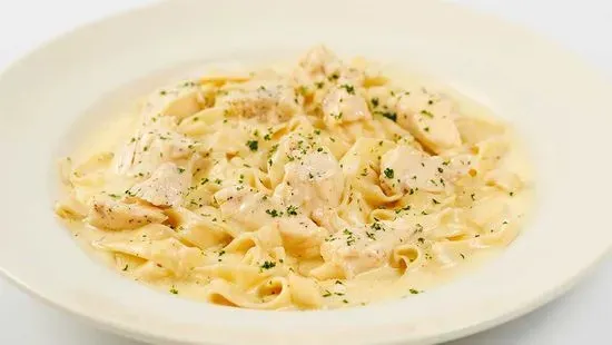 Lunch Fettuccini Alfredo with Chicken