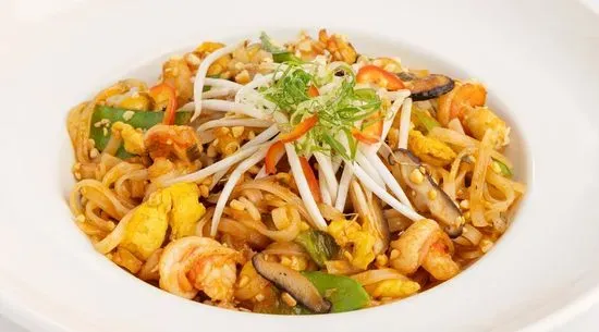 Thai Stir Fried Noodles with Sauteèd Shrimp