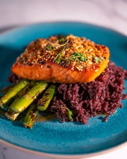 Hot Honey Sriracha Glazed Salmon*
