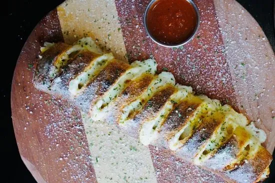 GARLIC CHEESE ROLL