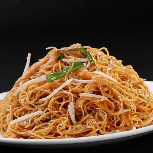 Stir Fried Thin Noodles In Maggi Soy Sauce R21. 豉油皇炒面