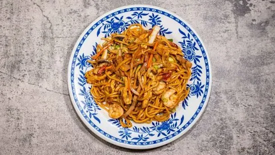 31. House Special Lo Mein