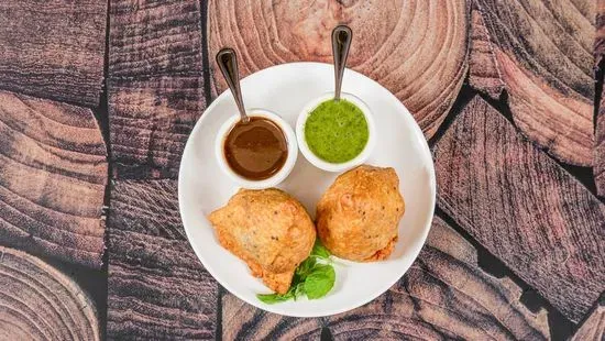 4. Vegetable Samosa (2 Pieces)