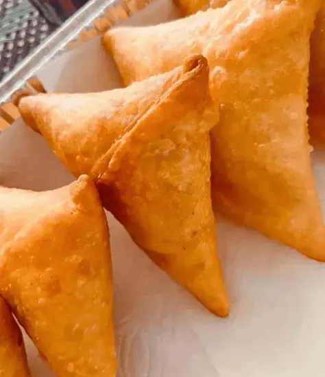 Vegetable Samosa (3pcs)