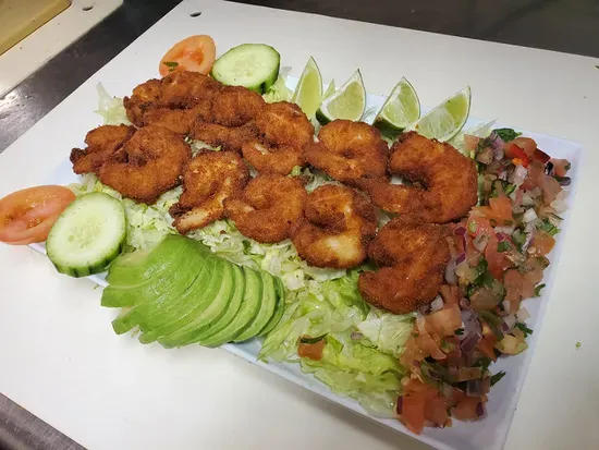 Ensalada con Camarones Empanizados