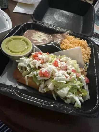 3 Flautas de Pollo (Taquitos) / 3 Chicken Flautas (Taquitos)