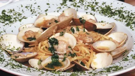 Linguine with Fresh White Clam Sauce Dinner