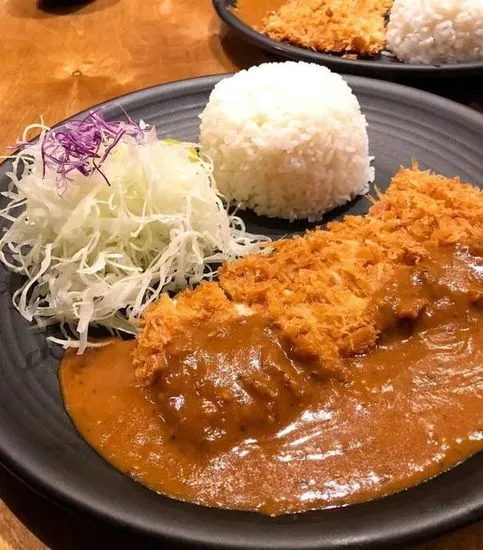 Chicken katsu curry rice plate with a peach tea