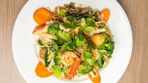 Seafood Wok Stir-Fried With Soft Egg Noodle / Mi Xào Mém Hal San