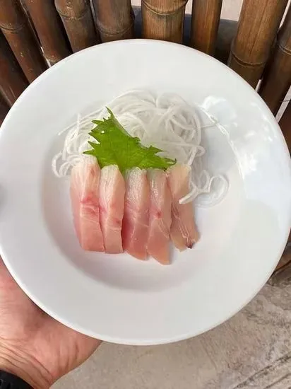 Yellowtail / Hamachi Sashimi 🐟