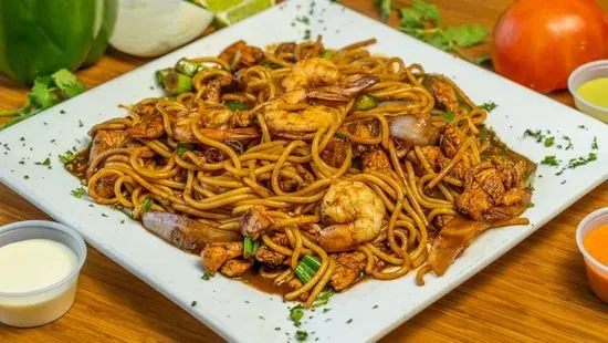 Chicken Sautéed Noodles with Shrimp