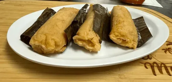 Tamal de Pollo o Elote / Chicken or Sweet Corn Tamale