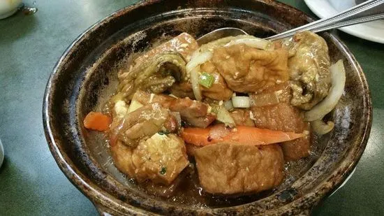 生菜牛腩煲 / Beef Stew with Lettuce in Clay Pot