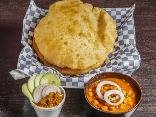 Choley Bhature (2 Pieces)